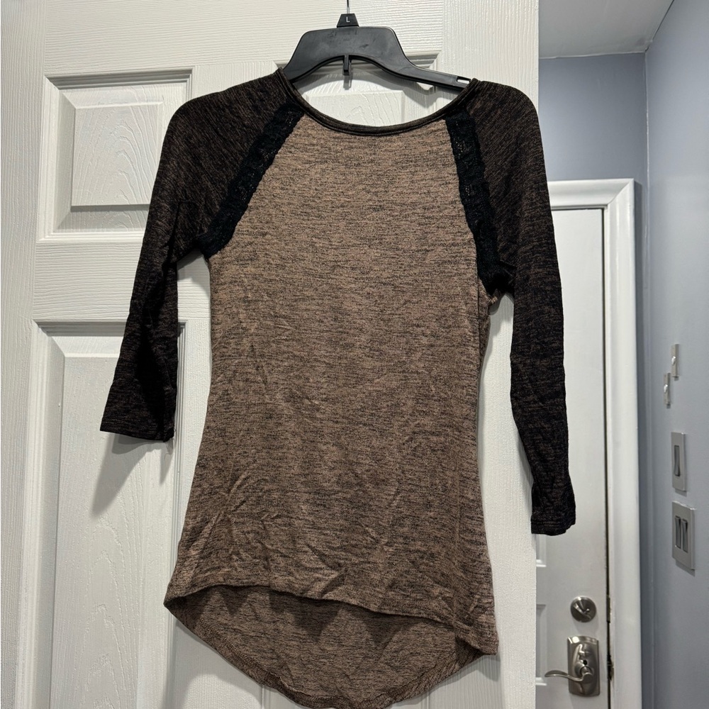 Never worn 3 quarter sleeve top